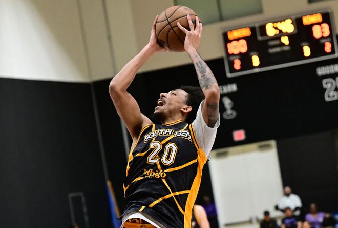 小尼克-史密斯爆发砍34+5助 南湾湖人轻取苏福克