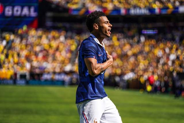 法国3-1哥伦比亚 杜埃双响助球队跨年四连胜