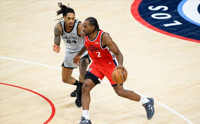 快船主场惨败马刺 莱昂纳德独木难支球队外线失