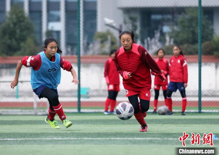 资中深耕女足发展：让铿锵玫瑰在校园基底与德