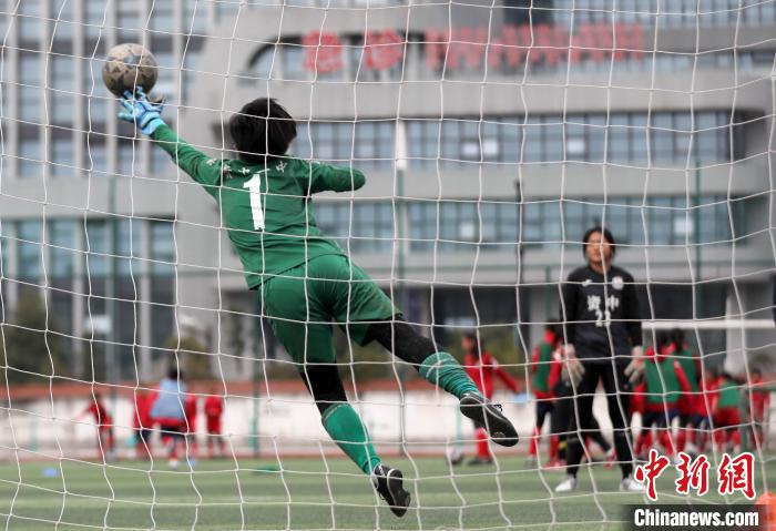 资中深耕女足发展：让铿锵玫瑰在校园基底与德