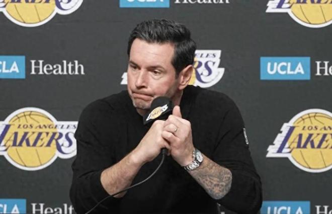 湖人季后赛首轮遭遇双重打击 两大核心缺阵令詹