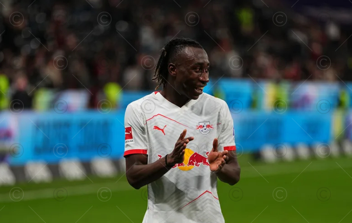 曼联今夏欲签下皇马中场楚阿梅尼 难度或超预期